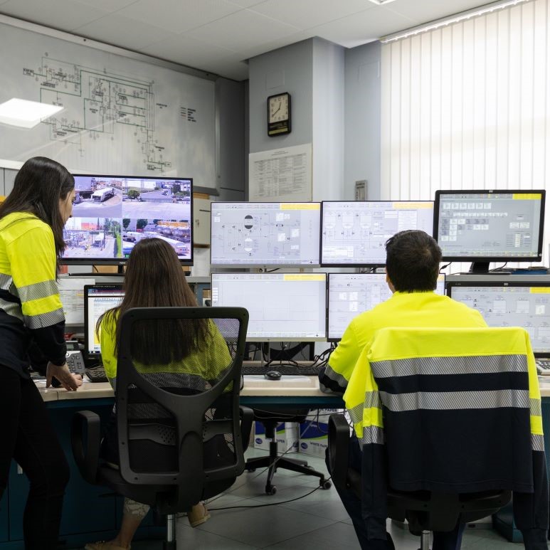 Remote monitoring of vessel contents, pressure and stock